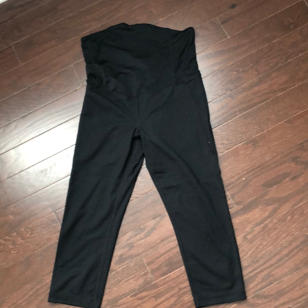 Black Maternity Capri Workout Leggings (Small)